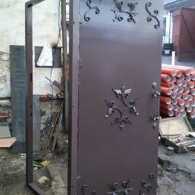 Двери дом металлические в Краснодаре