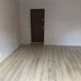 Продается хорошая квартира с ремонтом по ул.Школьная