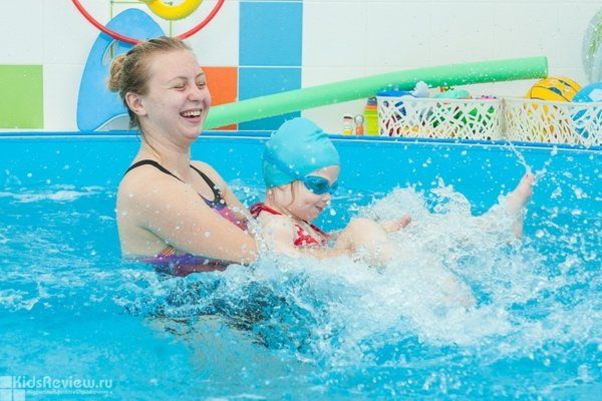 Плавание для детей краснодар. Плавательный центр для детей. Бассейны в Краснодаре плавание. Реклама центра раннего плавания. Пузыри бассейн Краснодар.